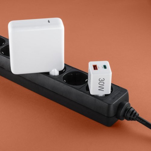 Жично зарядно устройство Hama 201992 (снимка 12)